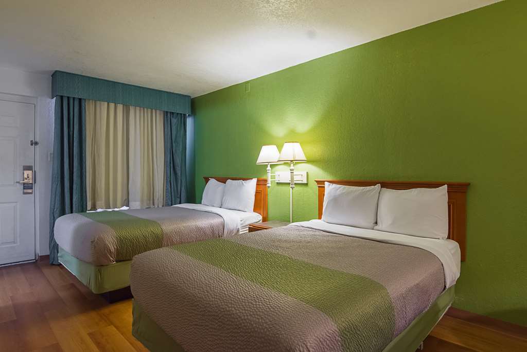 Baymont By Wyndham Tulsa Broken Arrow Motel Room photo