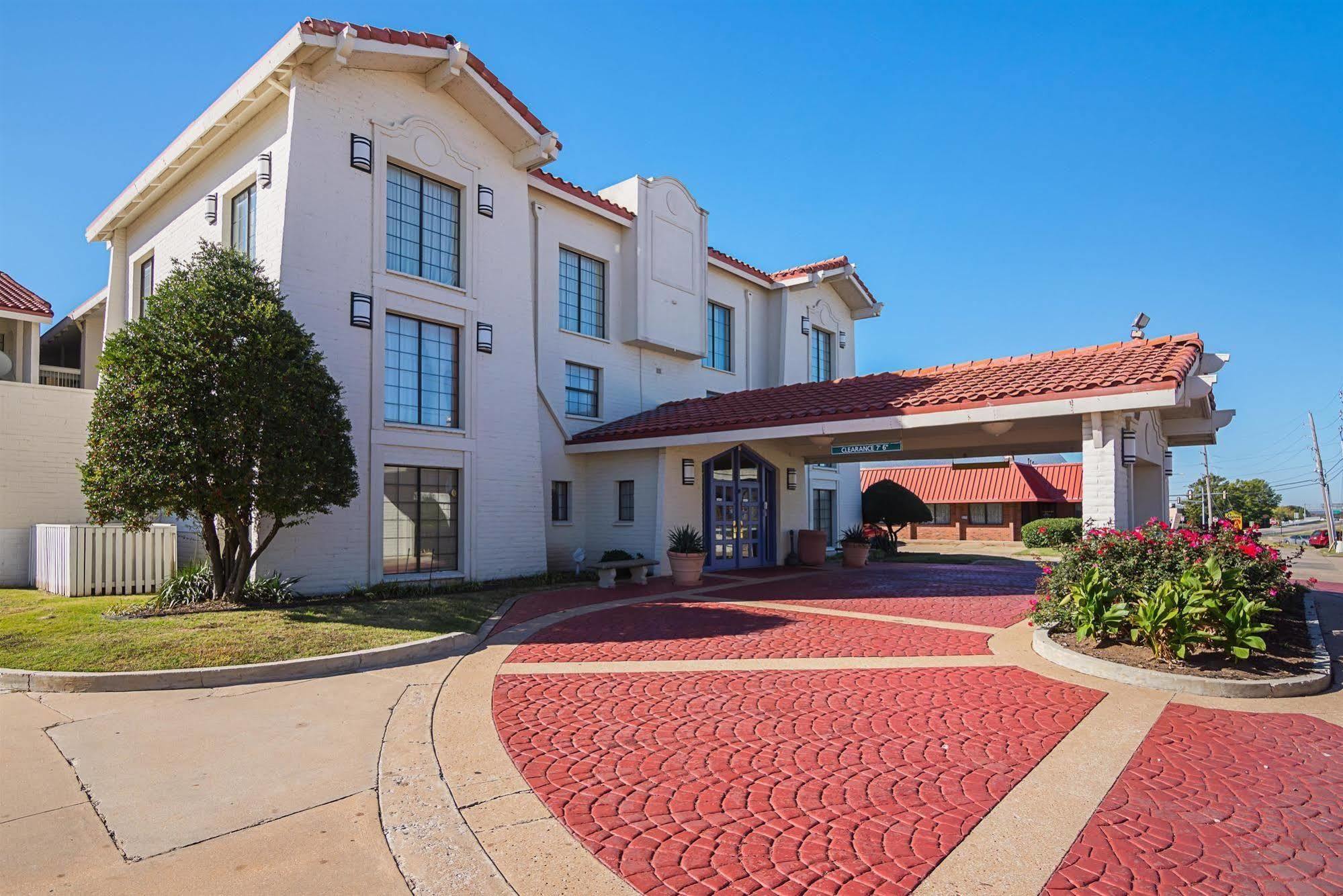 Baymont By Wyndham Tulsa Broken Arrow Motel Exterior photo