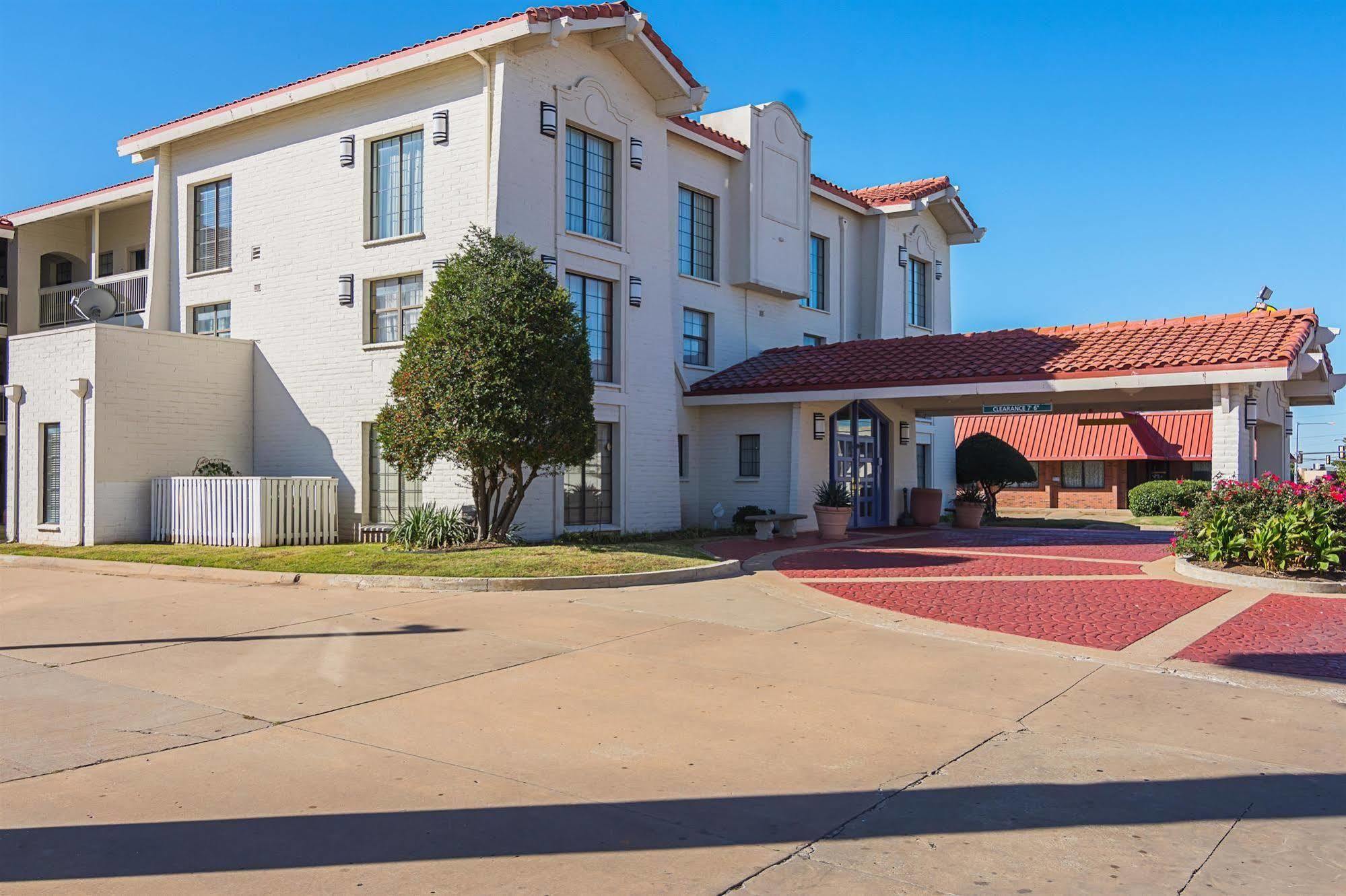 Baymont By Wyndham Tulsa Broken Arrow Motel Exterior photo