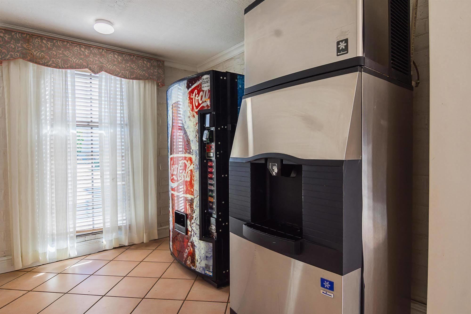 Baymont By Wyndham Tulsa Broken Arrow Motel Exterior photo