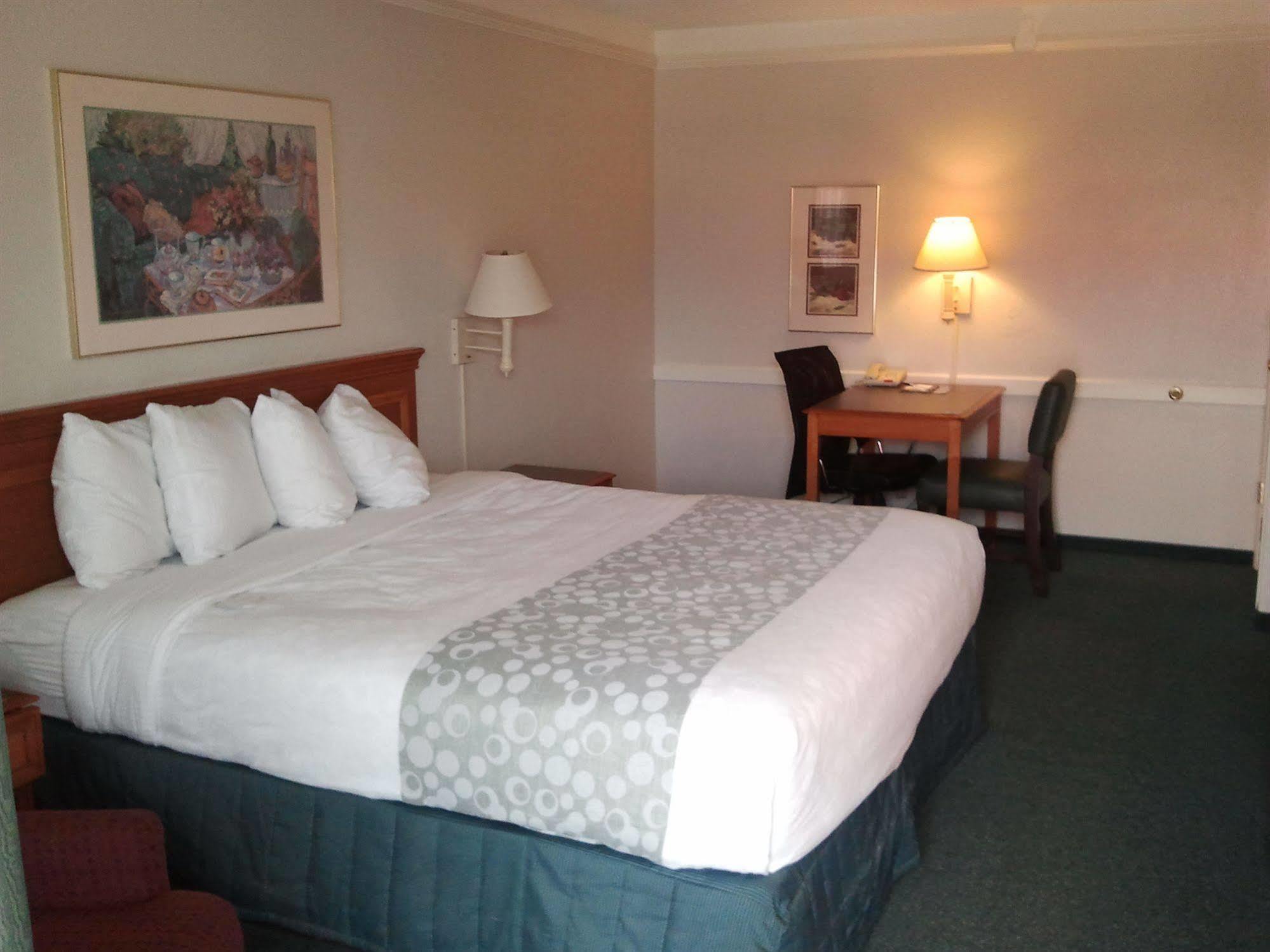 Baymont By Wyndham Tulsa Broken Arrow Motel Exterior photo