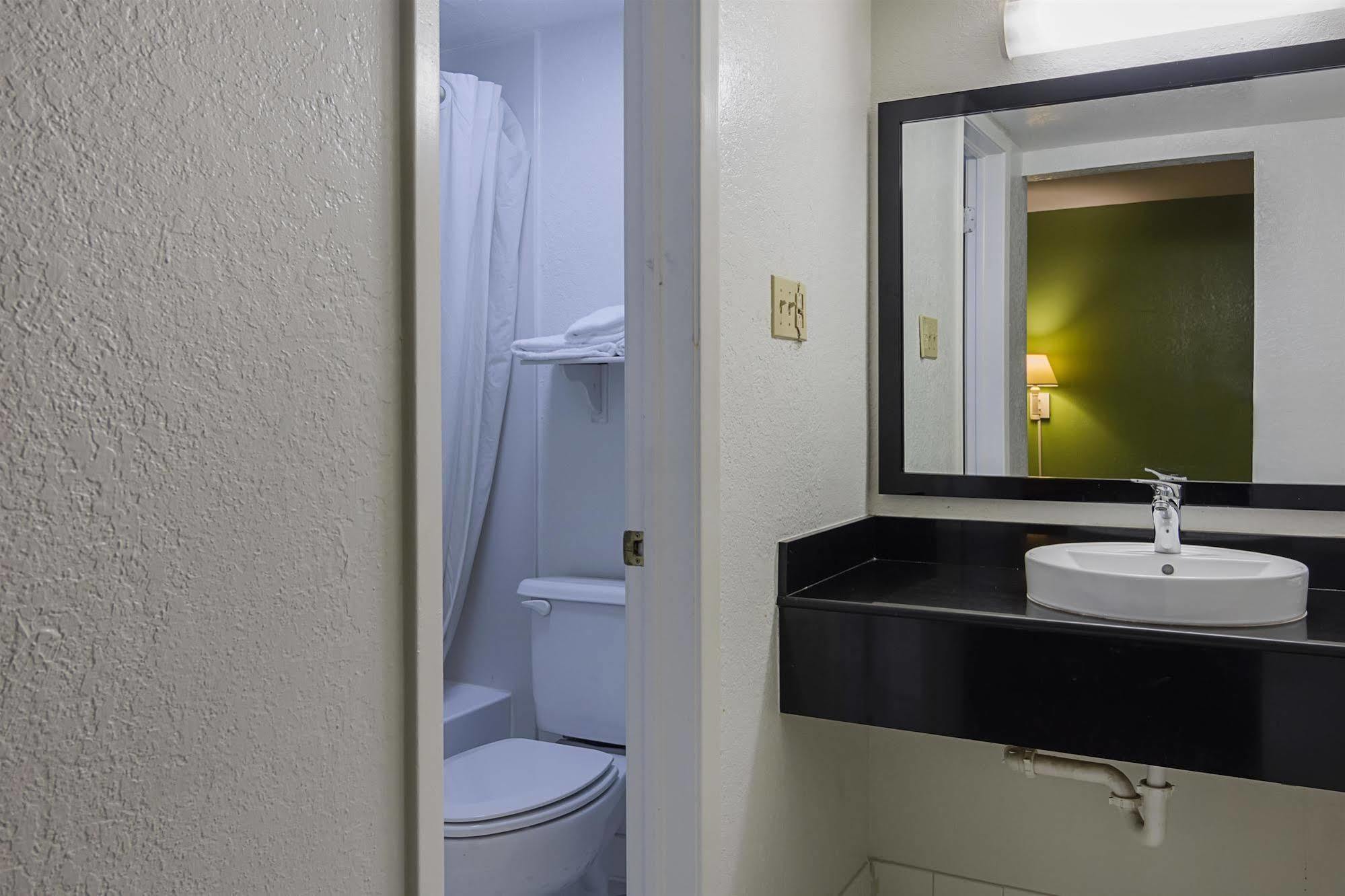 Baymont By Wyndham Tulsa Broken Arrow Motel Exterior photo